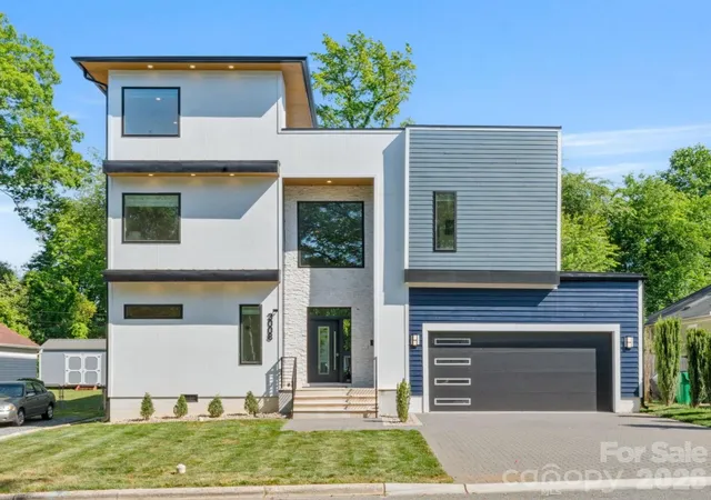 3rd image of 3008 Holt St, Charlotte, NC 28205 | MLS# 4378833