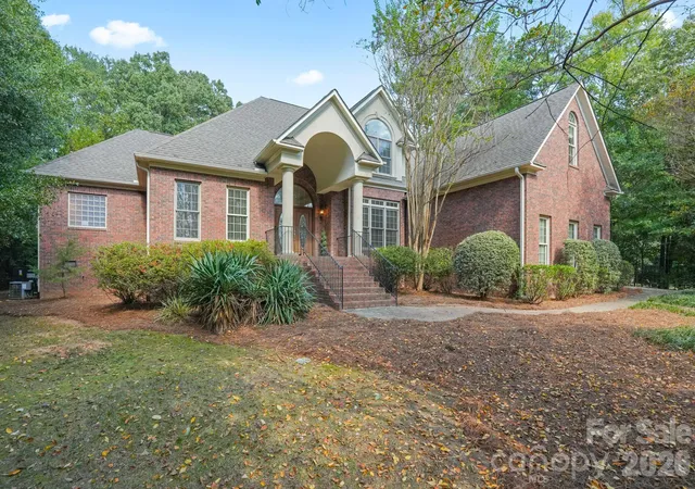Photo 1 of Single family home for sale at 707 Mayfield Ct, Fort Mill, SC 29715 | MLS# 4378861 | Listing updated on 2026-10-23