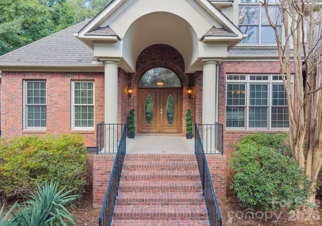Photo 2 of Single family home for sale at 707 Mayfield Ct, Fort Mill, SC 29715 | MLS# 4378861 | Listing updated on 2026-10-23