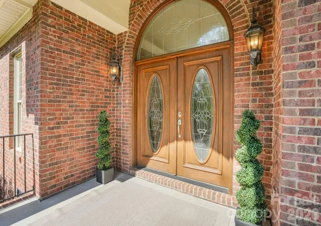 Photo 3 of Single family home for sale at 707 Mayfield Ct, Fort Mill, SC 29715 | MLS# 4378861 | Listing updated on 2026-10-23