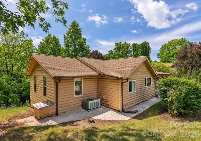 Photo 2 of Single family home for sale at 185 Indian Springs Rd, Clyde, NC 28721 | MLS# 4378902 | Listing updated on 2026-10-11