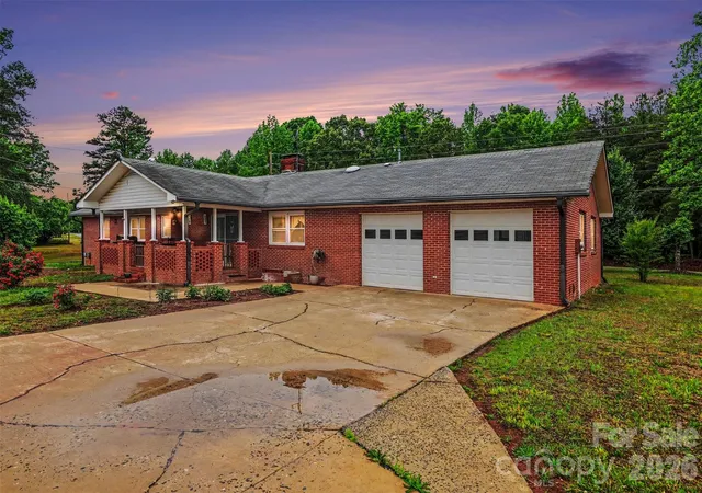 Photo 1 of Single family home for sale at 105 Fox Fire Run, Gastonia, NC 28052 | MLS# 4378985 | Listing updated on 2026-10-07