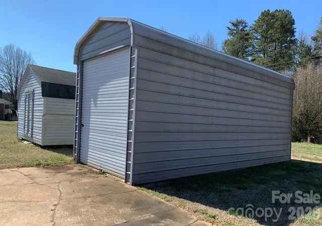Photo 3 of Single family home for sale at 105 Fox Fire Run, Gastonia, NC 28052 | MLS# 4378985 | Listing updated on 2026-10-07
