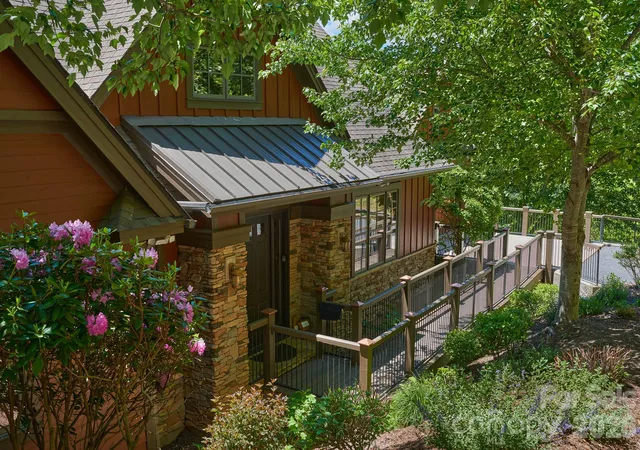 Photo 2 of Single family home for sale at 427 Spring Rock Rd, Burnsville, NC 28714 | MLS# 4379071 | Listing updated on 2026-06-02