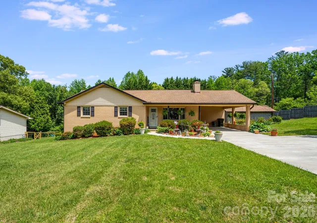 Photo 3 of Single family home for sale at 458 Beach Dr, Hendersonville, NC 28792 | MLS# 4379104 | Listing updated on 2026-08-21