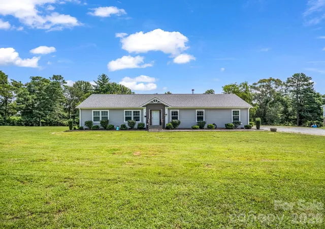 4th image of 213 Big Oak Rd, Hendersonville, NC 28792 | MLS# 4379139