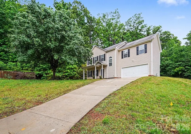 Homes for sale in Concord, NC | 6116 Firethorne Ln, Concord, NC 28025 | MLS# 4379145