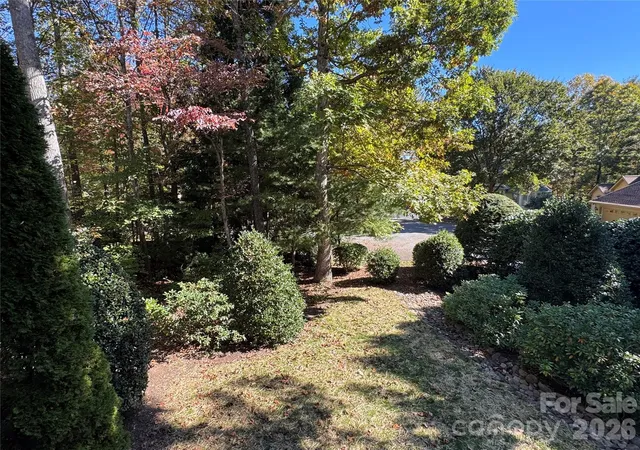 5th image of 894 Dunroy Dr, Hendersonville, NC 28739 | MLS# 4379166