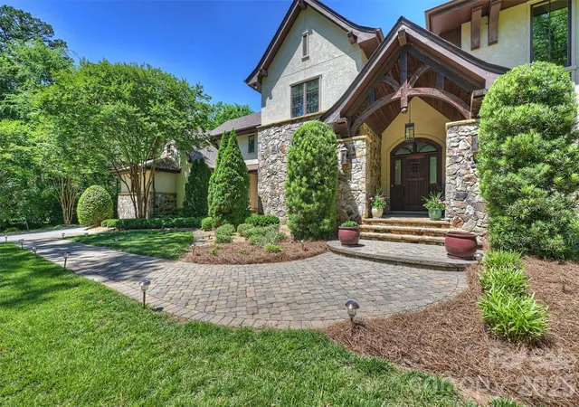 image of 4901 Carmel Park Dr, Charlotte, NC 28226 | MLS# 4379174