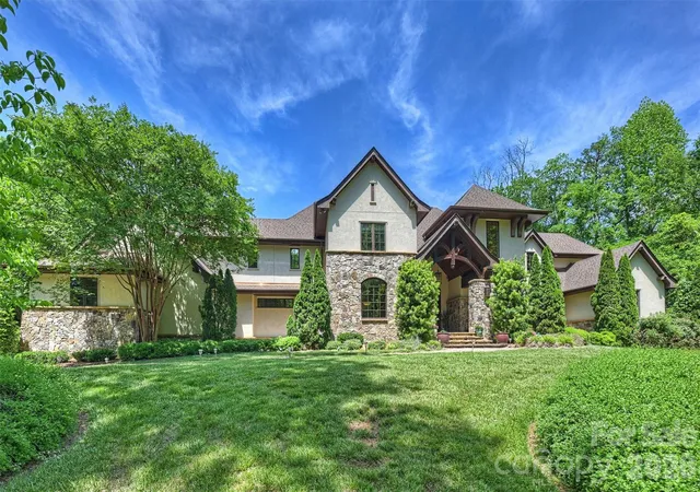 image of 4901 Carmel Park Dr, Charlotte, NC 28226 | MLS# 4379174