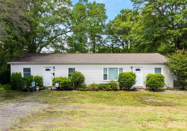 1st image of 414 E Wilkins St, Dallas, NC 28034 | MLS# 4379211