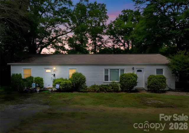 4th image of 414 E Wilkins St, Dallas, NC 28034 | MLS# 4379211