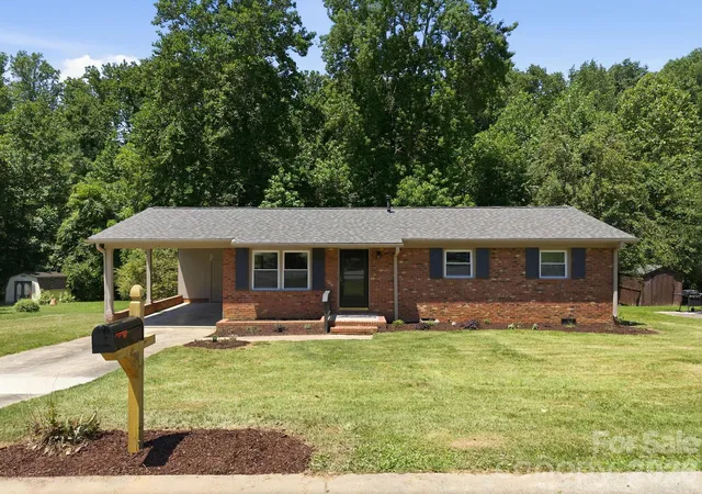 1st image of 413 E Mclelland Ave, Mooresville, NC 28115 | MLS# 4379250