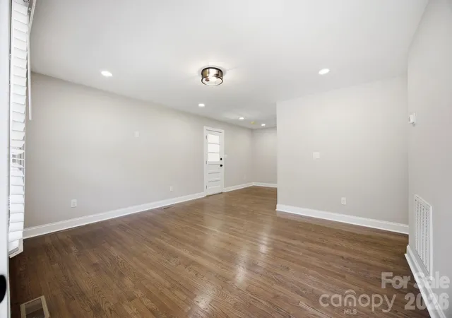 Photo 2 of Single family home for sale at 413 E Mclelland Ave, Mooresville, NC 28115 | MLS# 4379250 | Listing updated on 2026-10-02