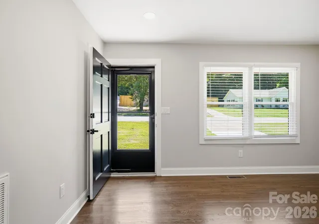 Photo 3 of Single family home for sale at 413 E Mclelland Ave, Mooresville, NC 28115 | MLS# 4379250 | Listing updated on 2026-10-02
