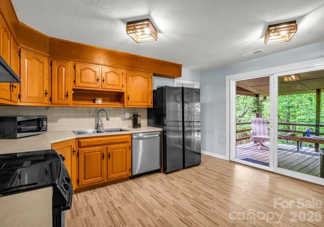 Photo 3 of Single family home for sale at 92 Greenwood Acres Dr, Mills River, NC 28759 | MLS# 4379255 | Listing updated on 2026-09-22