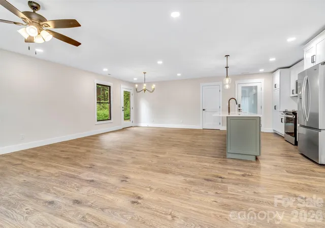 Photo 3 of Single family home for sale at 4 Barnes Rd, Asheville, NC 28803 | MLS# 4379264 | Listing updated on 2026-09-24