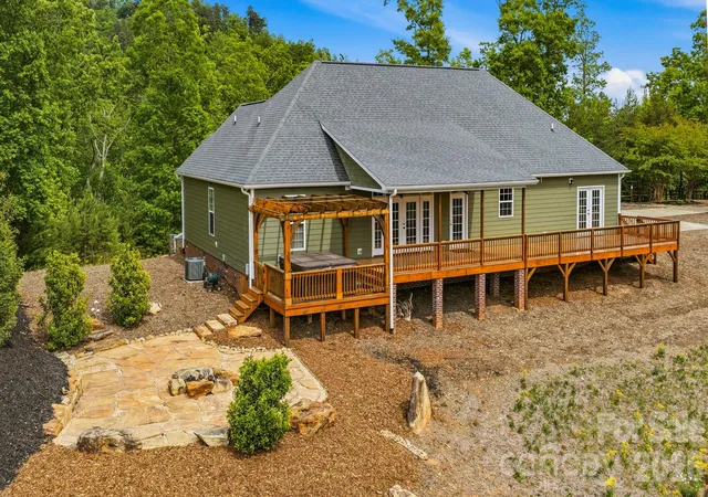 3rd image of 234 Crest Dr, Lake Lure, NC 28746 | MLS# 4379273