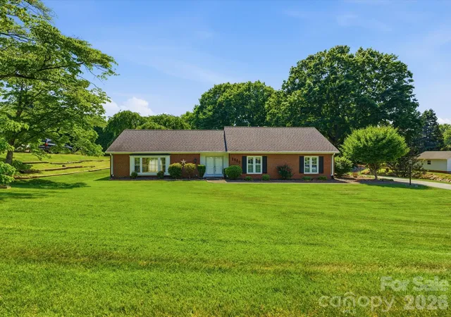 2nd image of 1020 Longreen Dr, Kernersville, NC 27284 | MLS# 4379310