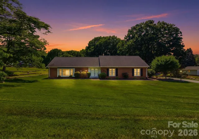 1st image of 1020 Longreen Dr, Kernersville, NC 27284 | MLS# 4379310