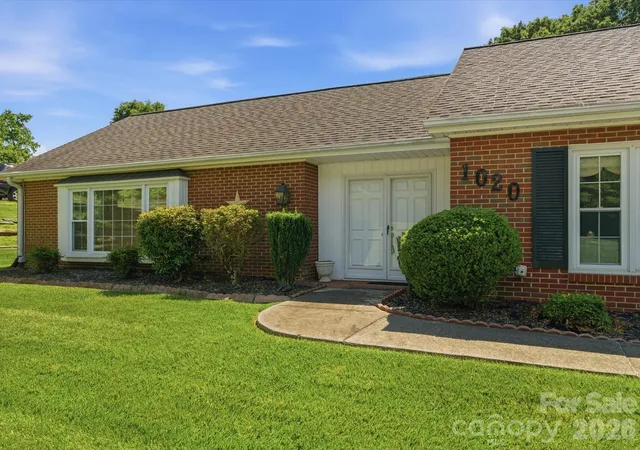 3rd image of 1020 Longreen Dr, Kernersville, NC 27284 | MLS# 4379310
