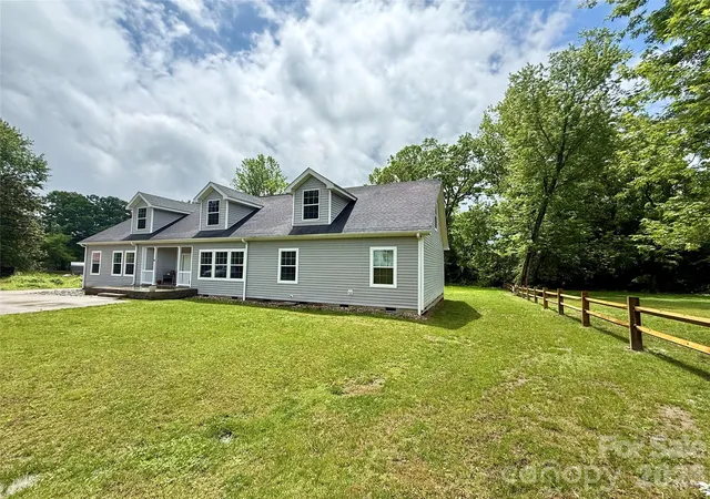 Homes for sale in Hendersonville, NC | 111 Robin St, Hendersonville, NC 28739 | MLS# 4379311