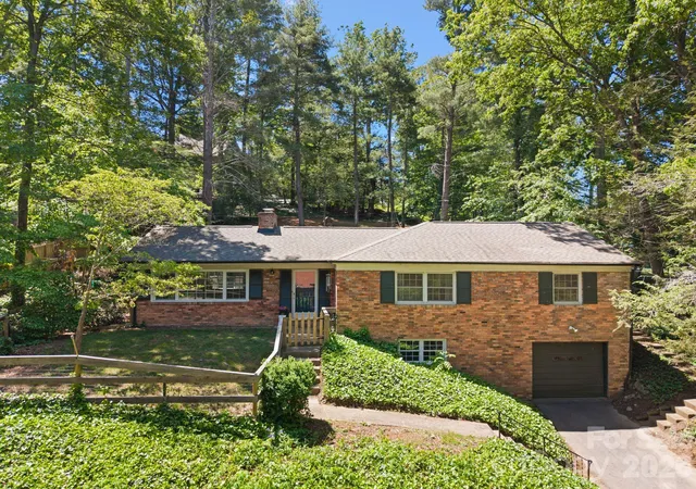 Homes for sale in Asheville, NC | 24 Warwick Pl, Asheville, NC 28804 | MLS# 4379337