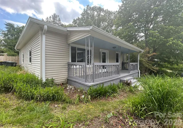 Photo 1 of Single family home for sale at 12 Penley Ave, Asheville, NC 28804 | MLS# 4379338 | Listing updated on 2026-09-23