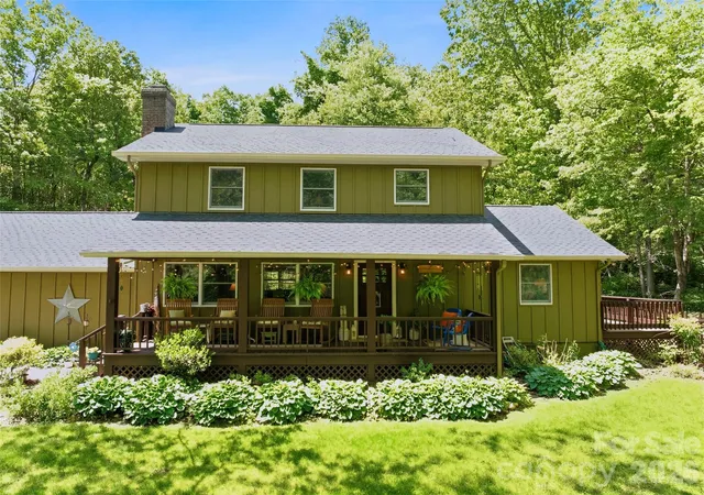 Photo 2 of Single family home for sale at 300 Kelly Springs Rd, Waynesville, NC 28786 | MLS# 4379385 | Listing updated on 2026-08-29