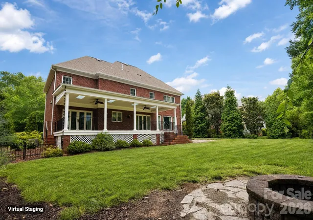 Photo 2 of Single family home for sale at 880 Hickory Stick Dr, Fort Mill, SC 29715 | MLS# 4379413 | Listing updated on 2026-09-04