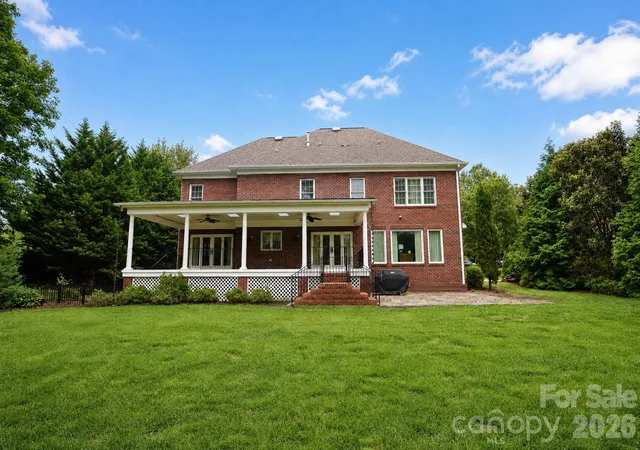 Photo 3 of Single family home for sale at 880 Hickory Stick Dr, Fort Mill, SC 29715 | MLS# 4379413 | Listing updated on 2026-09-23