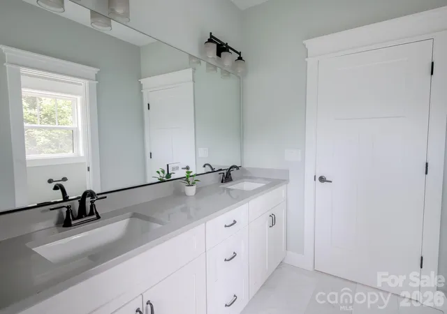 Photo 4 of Single family home for sale at 45 Gash Cvs Rd, Hendersonville, NC 28791 | MLS# 4379415 | Listing updated on 2026-07-27