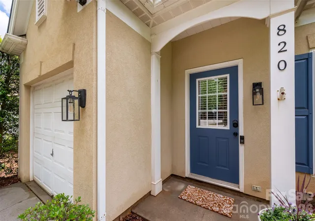 Homes for sale in Charlotte, NC | 820 Autumn Rain Ln, Charlotte, NC 28209