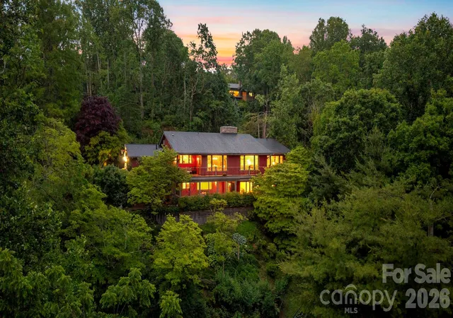 Photo 2 of Single family home for sale at 24 Westhaven Dr, Asheville, NC 28804 | MLS# 4379464 | Listing updated on 2026-10-04