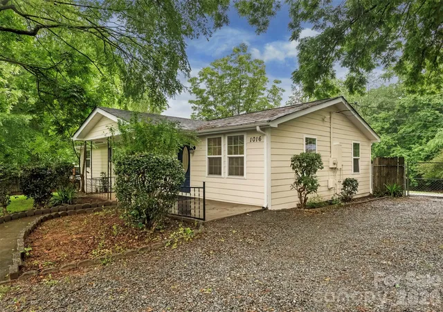 Homes for sale in Matthews, NC | 1016 Underwood Rd, Matthews, NC 28104 | MLS# 4379507
