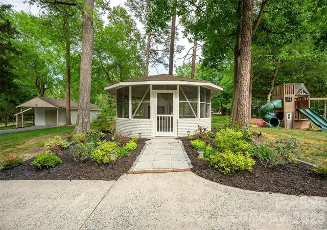 Photo 3 of Single family home for sale at 1800 Chestnut Ln, Matthews, NC 28104 | MLS# 4379528 | Listing updated on 2026-09-24