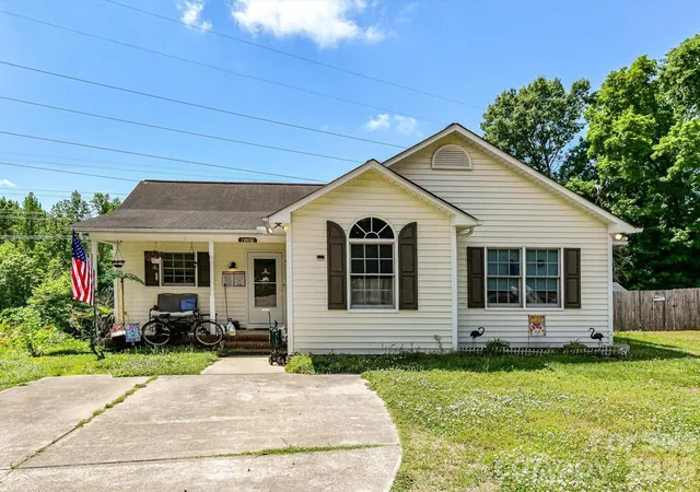 3rd image of 1472 Ridgewood Dr, Concord, NC 28027 | MLS# 4379577