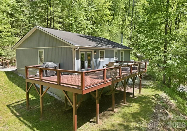 Homes for sale in Flat Rock, NC | 302 Rich Mountain Rd, Flat Rock, NC 28731 | MLS# 4379587