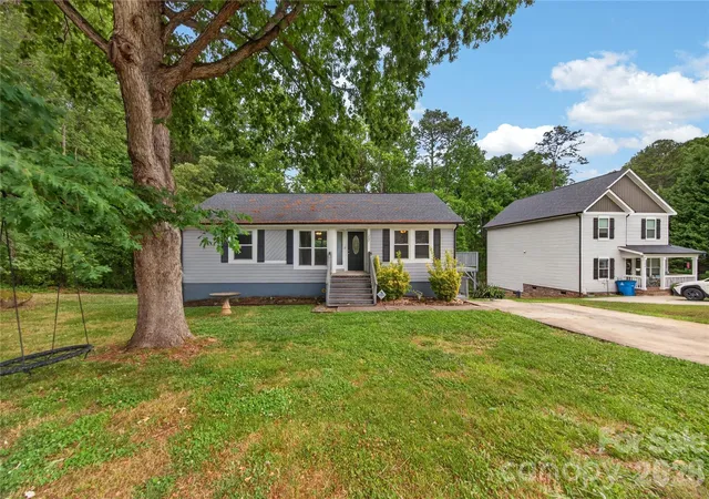 Photo 2 of Single family home for sale at 202 King David Ln, Gastonia, NC 28056 | MLS# 4379701 | Listing updated on 2026-09-04