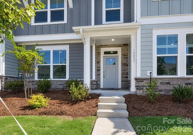 Photo 2 of Townhouse for sale at 10032 Mamillion Dr, Huntersville, NC 28078 | MLS# 4379711 | Listing updated on 2026-10-05