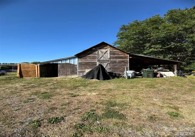 Photo 3 of Single family home for sale at 3227 Pleasant Plains Rd, Matthews, NC 28105 | MLS# 4379724 | Listing updated on 2026-05-09