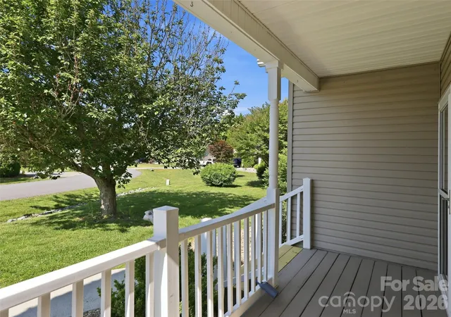 Homes for sale in Hendersonville, NC | 209 Beechnut Dr, Hendersonville, NC 28739 | MLS# 4379804