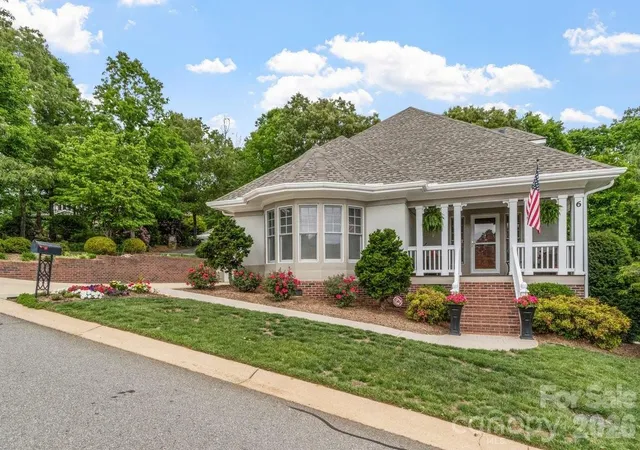 1st image of 6 Creekside Wy, Asheville, NC 28804 | MLS# 4379945