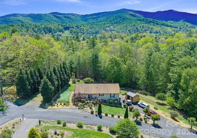 Photo 2 of Single family home for sale at 282 Sourwood Dr, Spruce Pine, NC 28777 | MLS# 4379946 | Listing updated on 2026-09-17