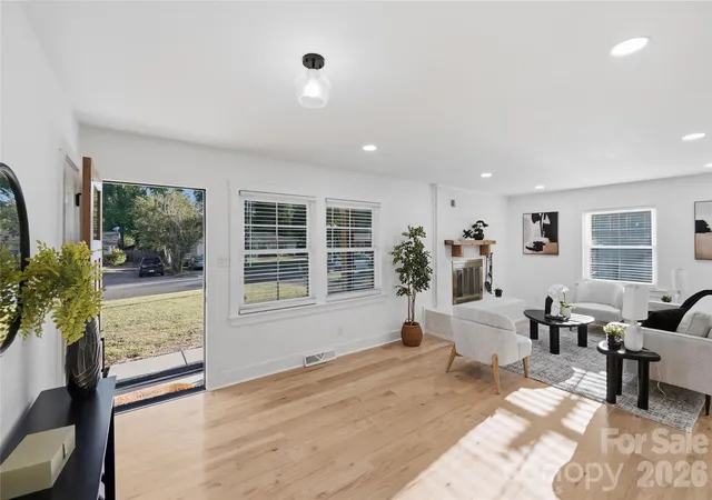 3rd image of 4314 Ivanhoe Pl, Charlotte, NC 28205 | MLS# 4379977
