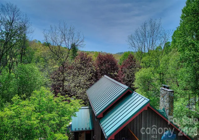 Photo 1 of Single family home for sale at 262 Azalea Hills Ln, Spruce Pine, NC 28777 | MLS# 4379987 | Listing updated on 2026-09-04