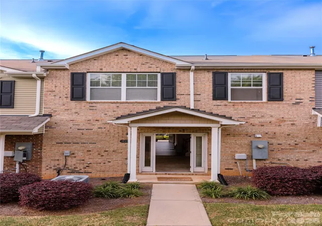 2nd image of 10443 Benfield Rd, Charlotte, NC 28269 | MLS# 4380013