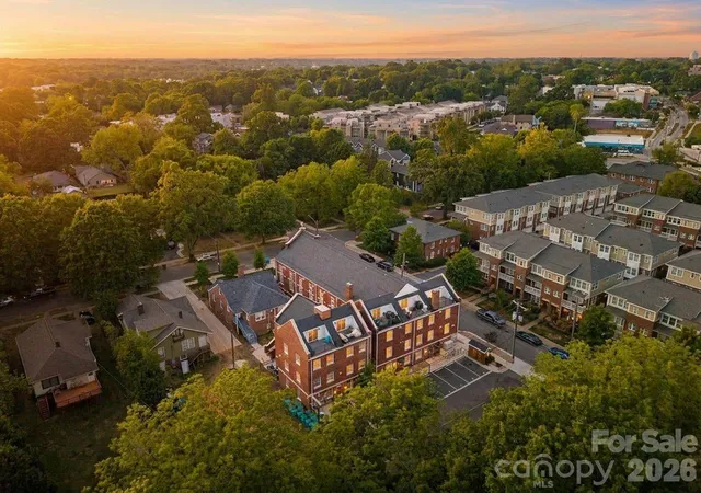 4th image of 201 Grandin Rd, Charlotte, NC 28208