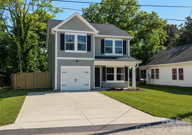 Photo 2 of Single family home for sale at 532 Bond St, Statesville, NC 28677 | MLS# 4380155 | Listing updated on 2026-10-02