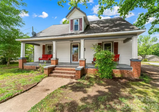4th image of 137 12Th St Nw, Hickory, NC 28601 | MLS# 4380171